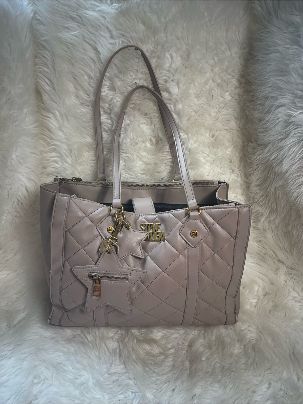 Steve Madden synthetic taupe Quilted Tote bag with star coin wallet & keychain.
